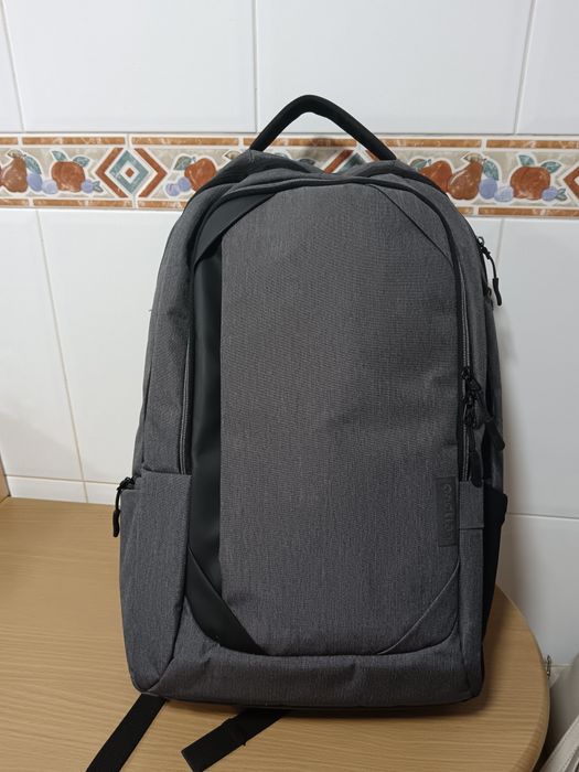 Vendo mochila para PC 17" LENOVO