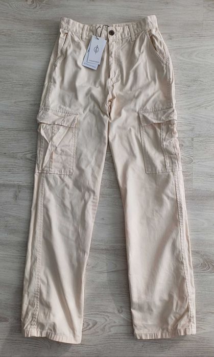 Nowe spodnie Stradivarius rozmiar M