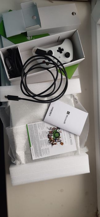 Игровая консоль Xbox one s 1 tb с дисководом