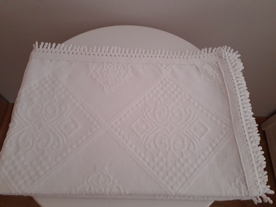 Colcha branca para berço