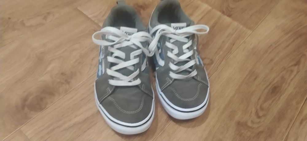 Серые кроссовки Vans