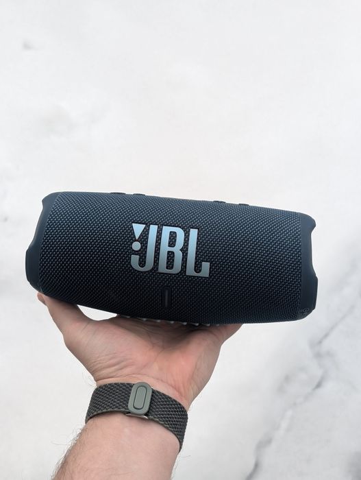 Продам колонку JBL Charge 5 (майже нова, пару разів включали )