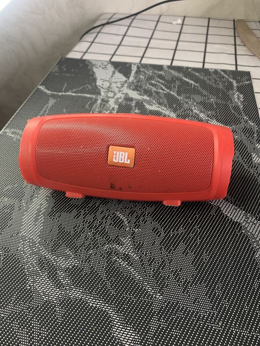 Музична колонка JBL