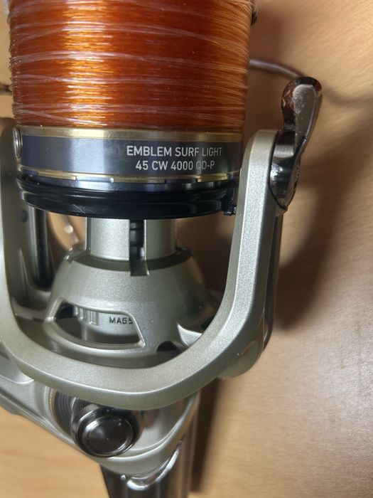 Carretos Daiwa Emblem Surf Light 45 CW como novos