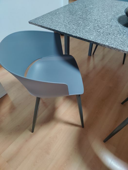 Mesa de jantar em granito