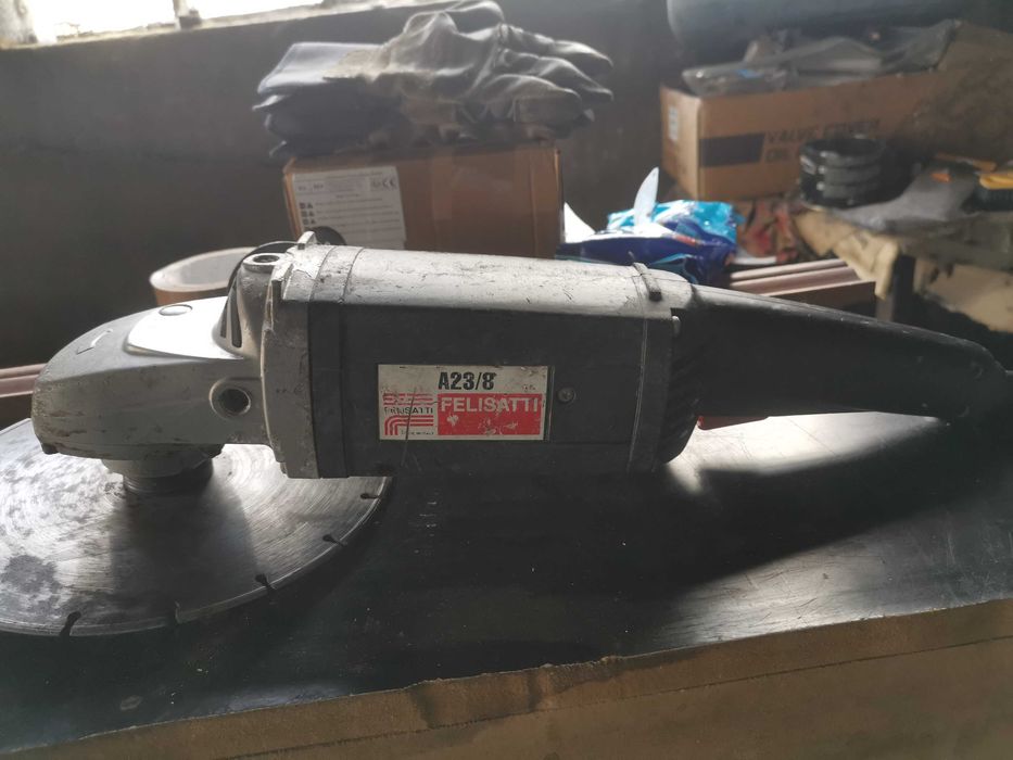 Rebarbadeira grande Felisatti Profissional como nova