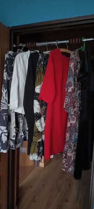 Komplet odzieży damskiej w rozmiarze 38, sukienki
 5 sukienek, żakiet