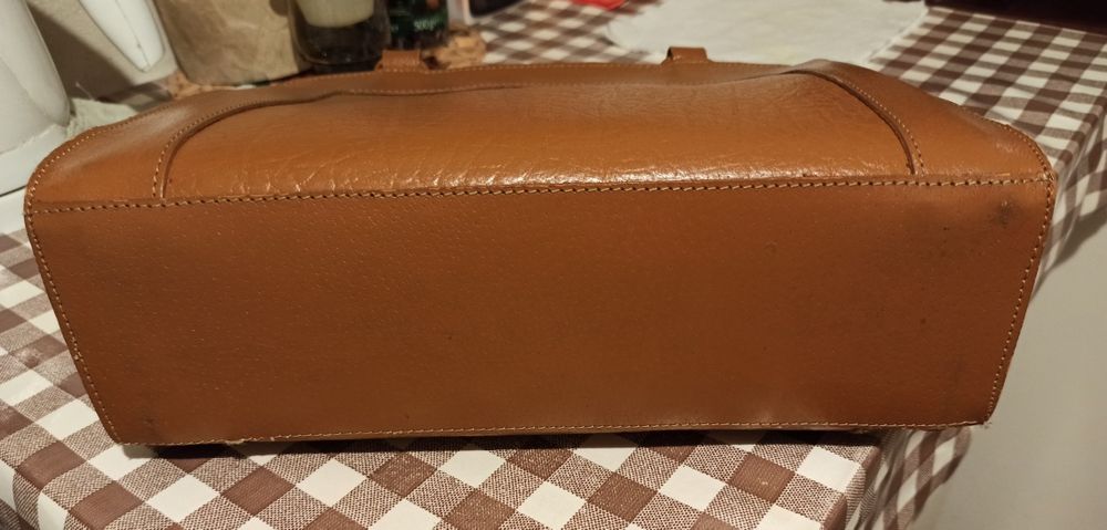 Torebka z naturalnej skóry.