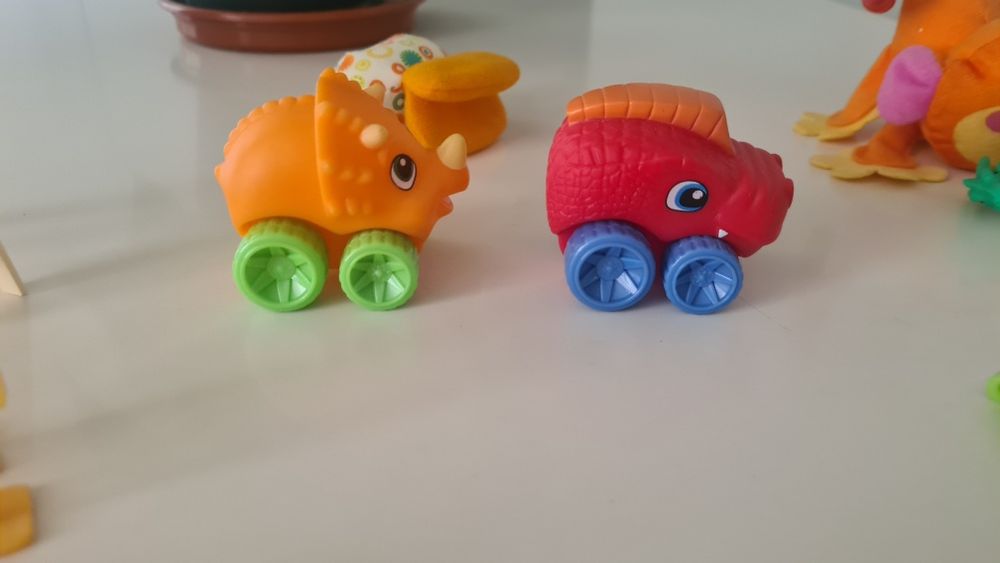 Conjunto de 12 pequenos brinquedos para crianças dos 0 aos 4 Anos