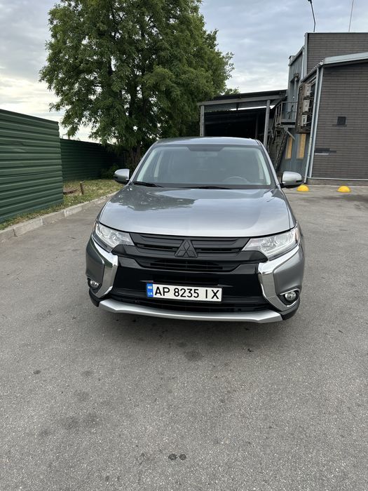 Продам автомобіль Міцубісі аутлендер