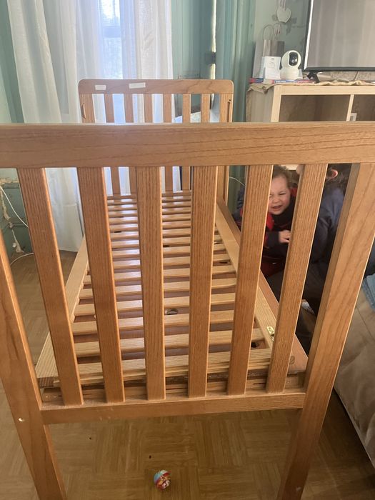 Berço de bebe castanho