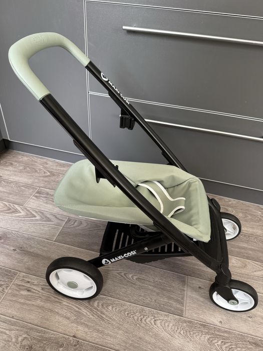 Коляска для кукол maxi-cosi