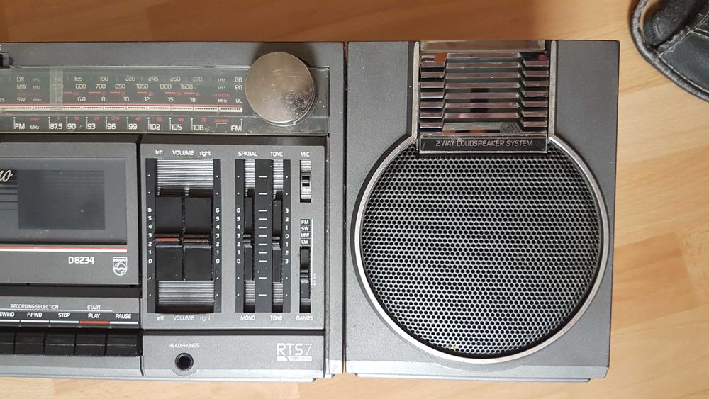 zabytkowy BoomBox Philips D-8234 z lat 80.