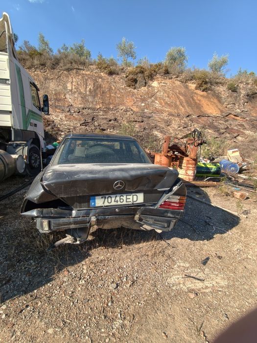 Mercedes w124 - Acidentado na parte traseira