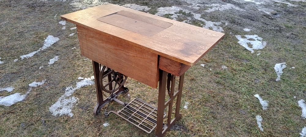 Maszyna do szycia Łucznik plus stolik