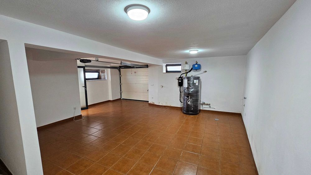 Moradia T3 recente com garagem, terraço e ar condicionado