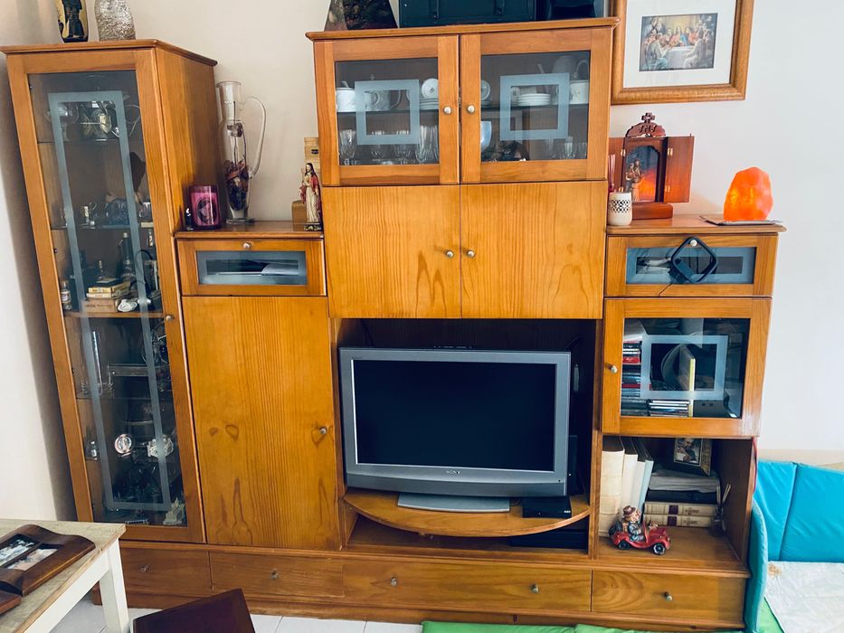 Móvel de sala em cerejeira.