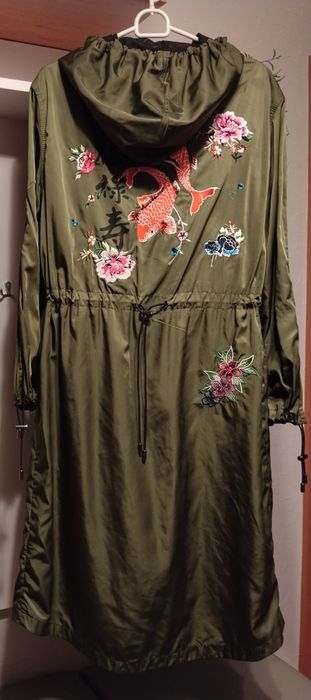 Super lekka wiatrówka BERSHKA M/L
