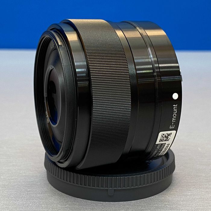 Sony E 35mm f/1.8 OSS