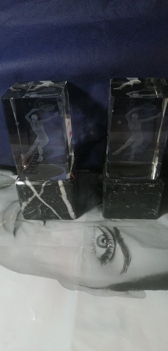 Estatuetas/ Pisa papéis