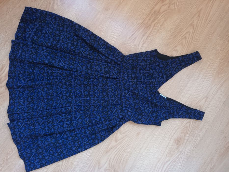Vestidos padrão da marca zara e pink