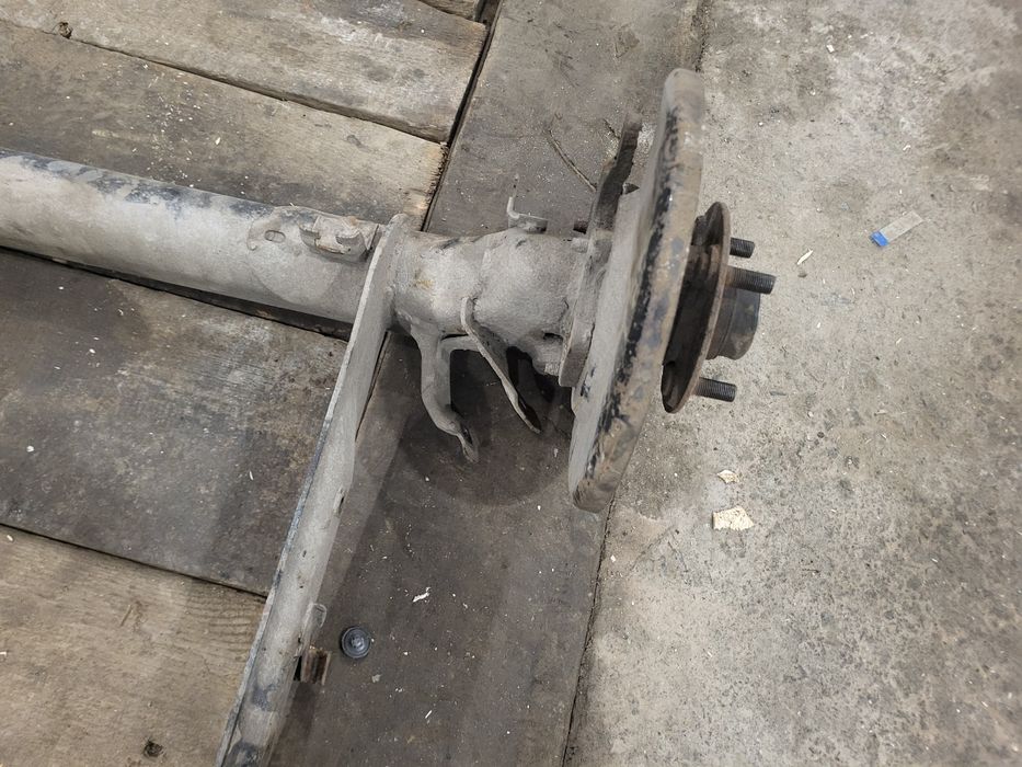 Задня балка Нісан Альмера N15