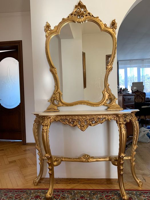 Консоль в стилі венеціано