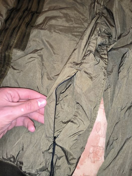 Куртка Stone island оригинал новое состояние нейлоновая очень круто смотриться на теле розмiр м дивіться заміри в описі