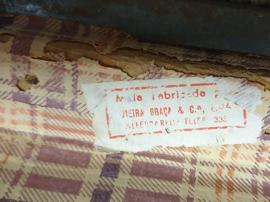 Mala antiga de cartão