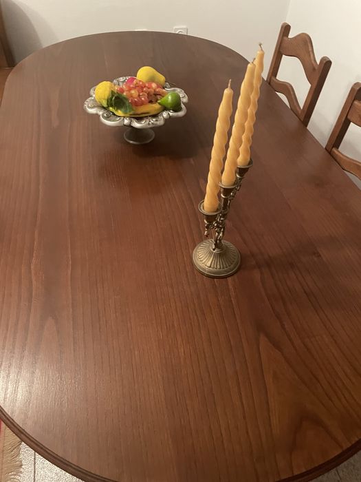 Mesa oval de sala jantar e 6 cadeiras