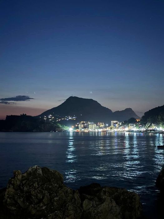 Сдам свой домик  в Черногории на берегу моря