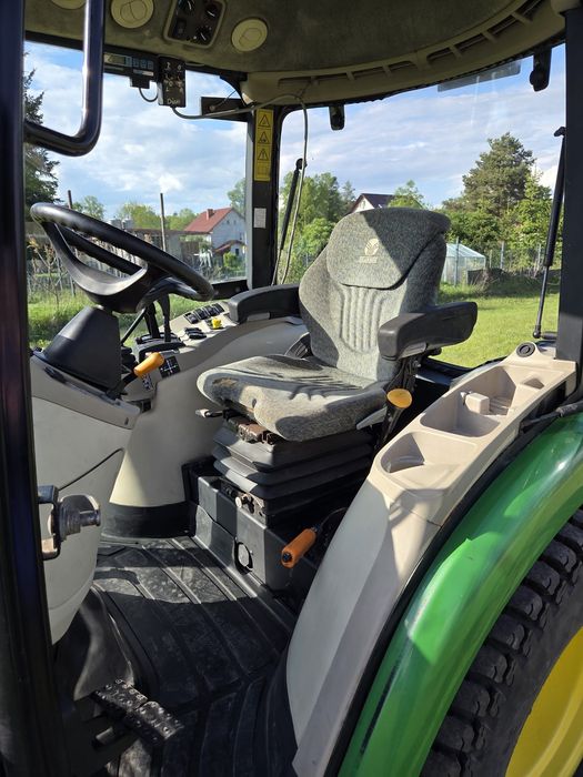 Traktor John Deere 3720 4x4 E-HYDRO