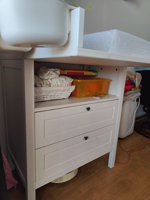 Muda Fraldas com 2 gavetas de arrumação e acessórios