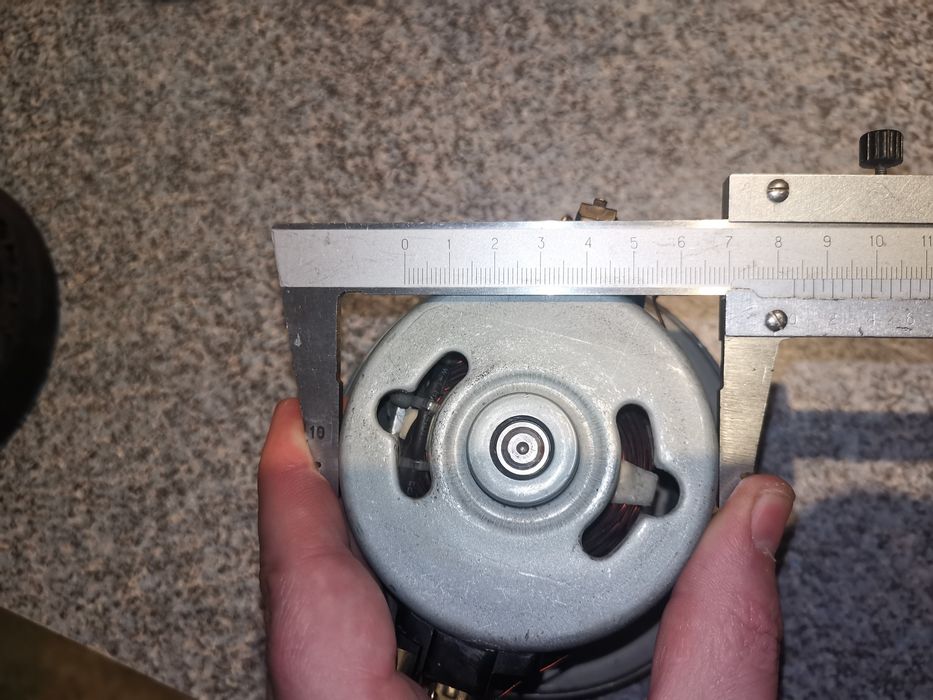 Мотор пылесоса на 2 квт. (нужна замена подшипника)