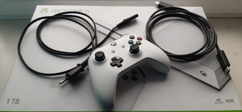 Игровая консоль Xbox one s 1 tb с дисководом