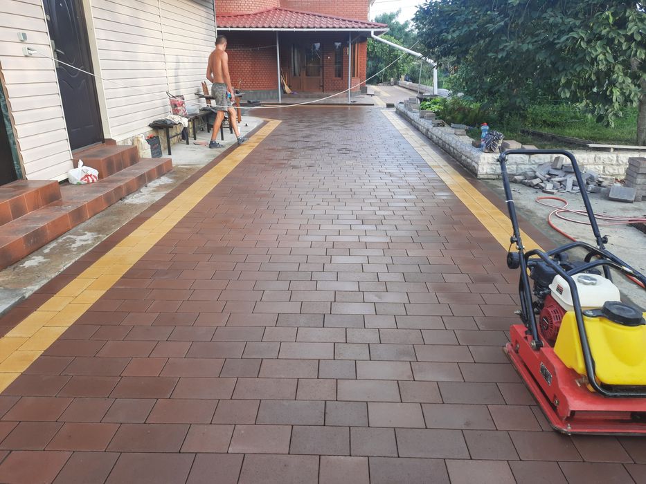 Вкладання Бруківки Тротуарної плитки