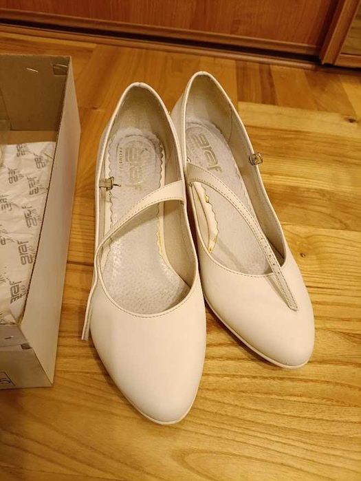 Buty białe, ślubne marki Graf