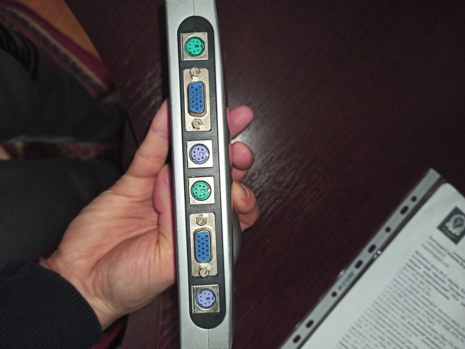 Продам Surecom KVM-переключатель 4-port