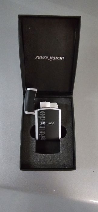 Isqueiros novos na caixa original