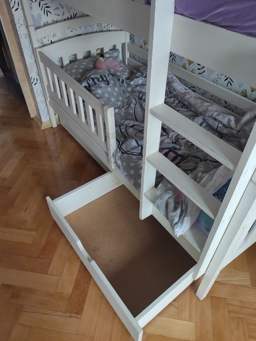 Łóżko piętrowe białe