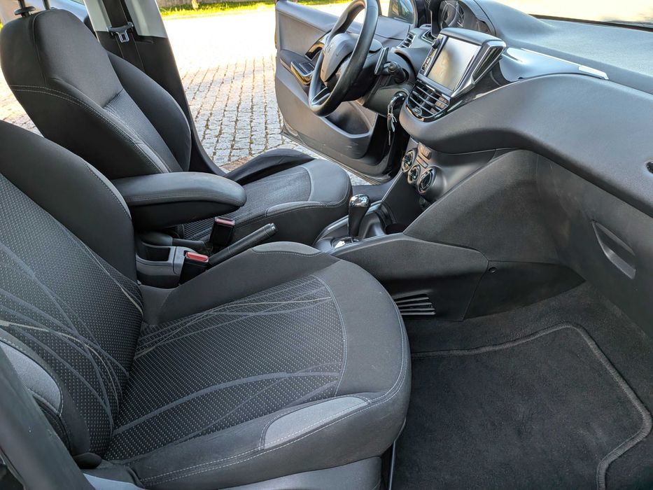 Peugeot 208 Caixa Automática 1.4 Hdi foto 5