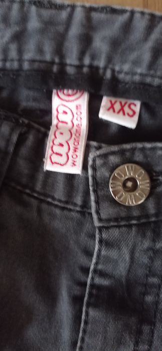 Spodnie czarne jeansy 152