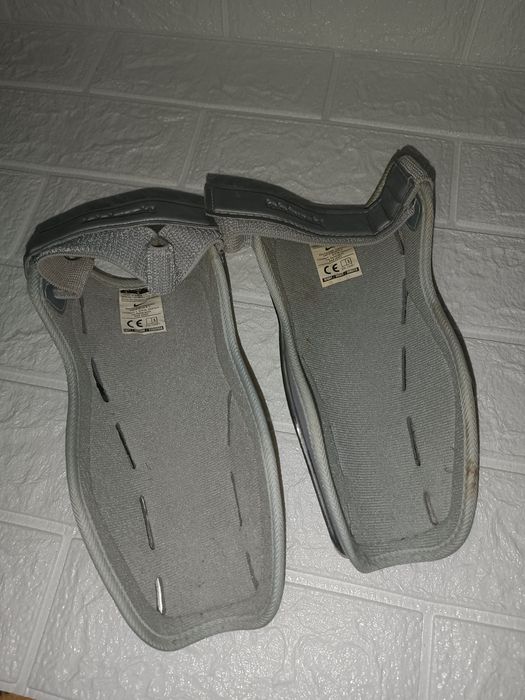 Щитки для футболу Nike