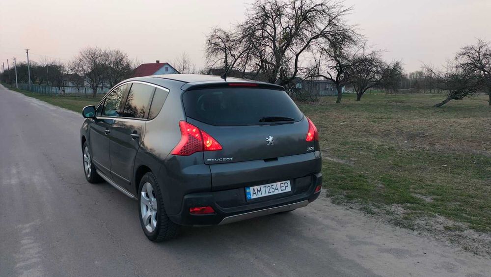 Гарний сімейний автомобіль