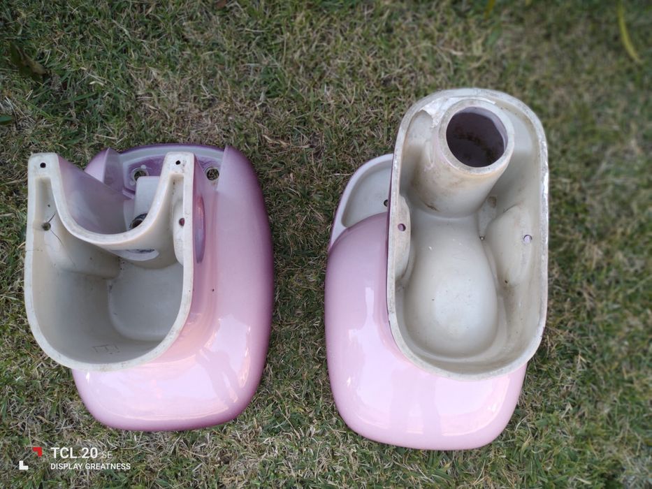 Sanita e bidé cor de rosa