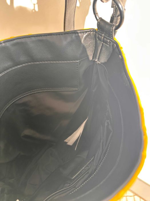 Mala Desigual amarela com dois tipos de alças