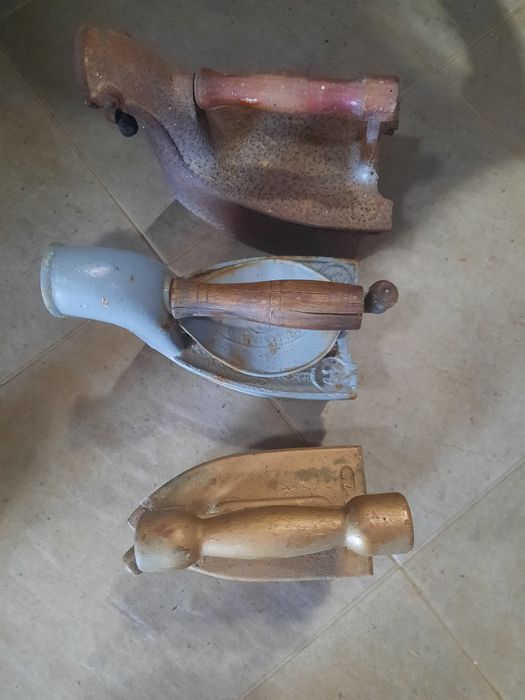 Ferros de engomar antigos
