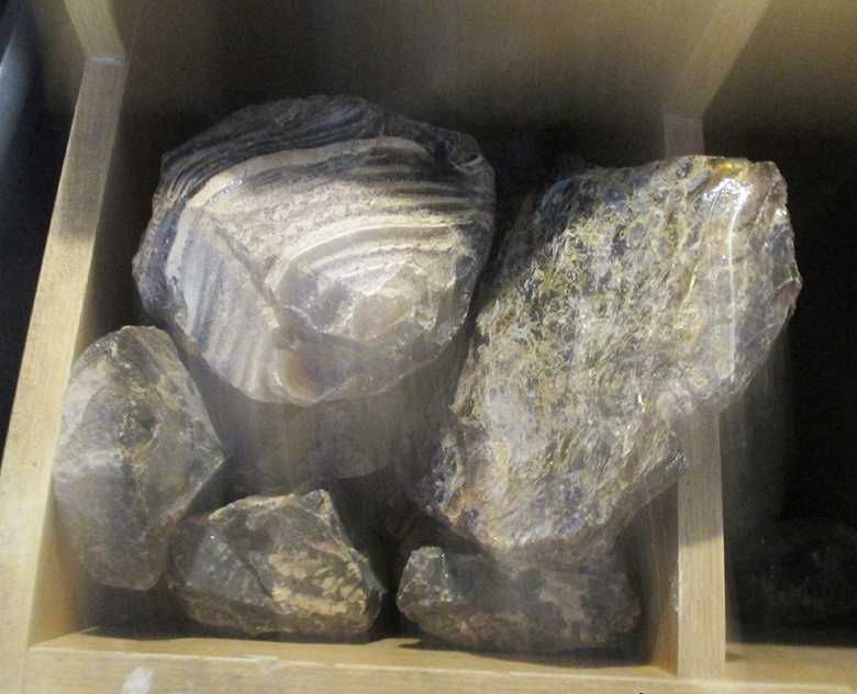 Sprzedam bursztyny z Sumatry surowe kolekcja bryłki powyżej 500 gr