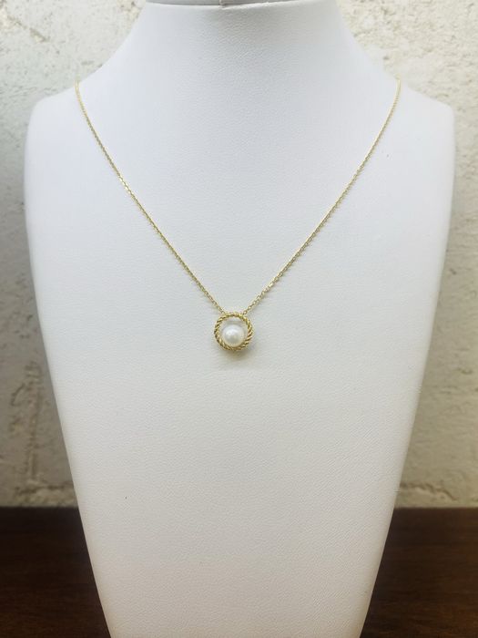 Złoty naszyjnik z perełką