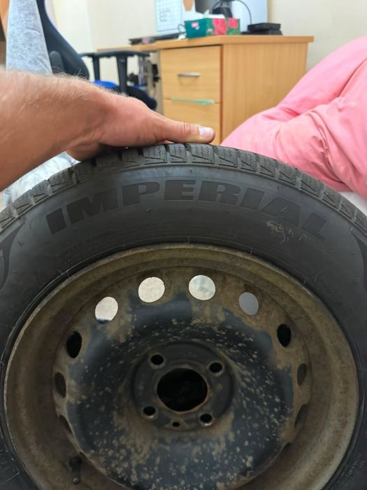 Sprzedam opony na stalowych felgach 175/65 R14
